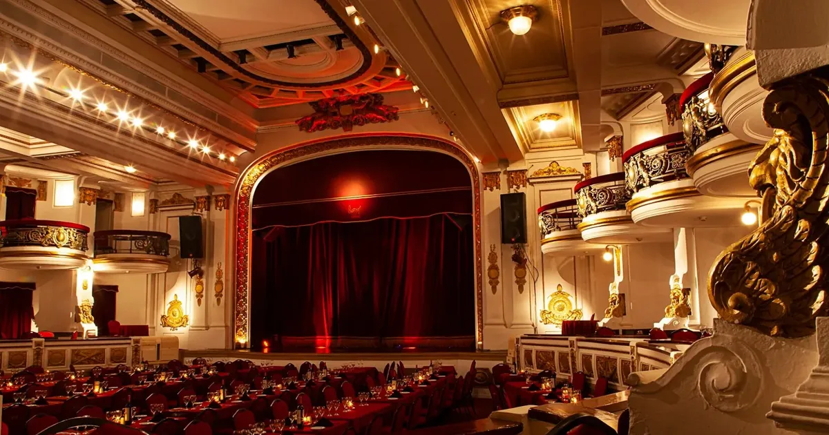 The ornate Teatro Astor Piazzolla beneath the Galería Güemes, with its red curtain, gilded balconies and candlelit dinner tables